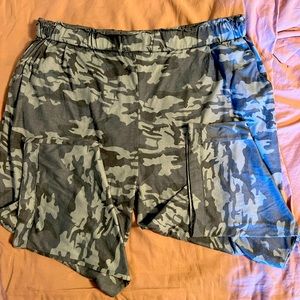 Soft capri camo pull on pants